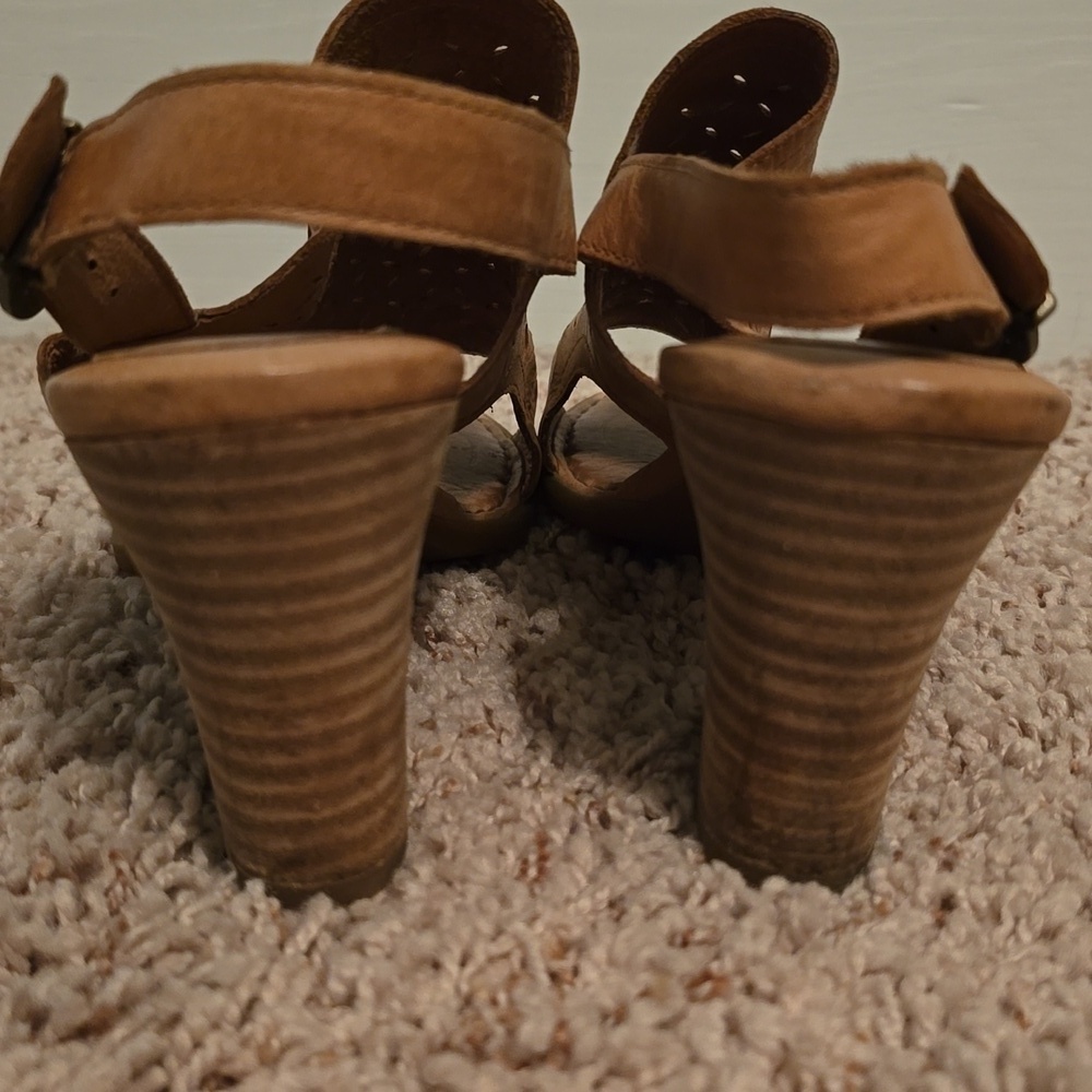Born Leather Peep Toe Women's Tan Heeled Sandals Size 11 (07gw1) - Picture 8 of 10